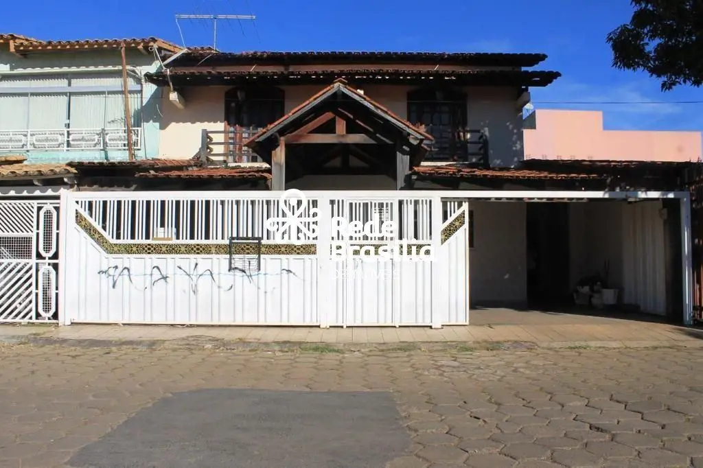 QI 4- Guará IDescubra o conforto e a praticidade desta casa, situada em uma das ...
