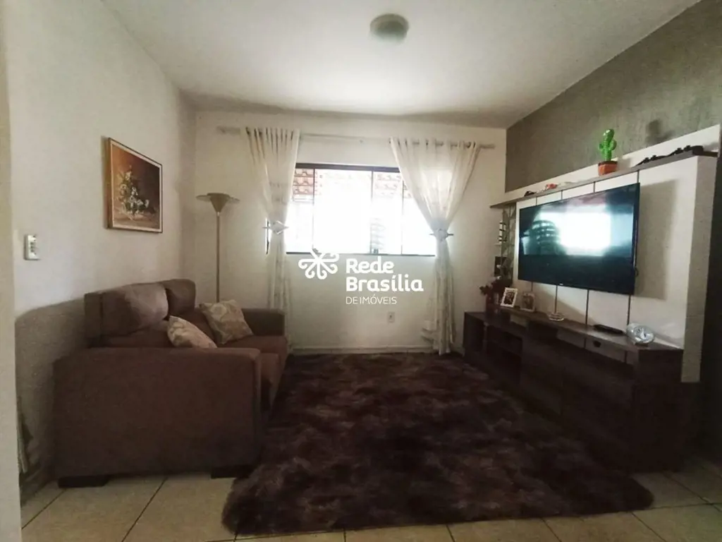 Quadra 402 - SamambaiaApresentamos esta ótima casa localizada em uma das melhore...