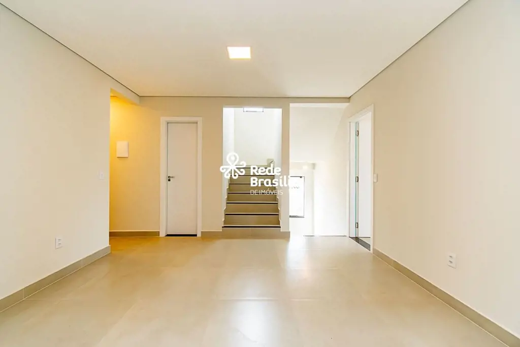 QSF 02 | Casa Recém-construída de 3 Quartos sendo 3 Suítes com 2 Vagas de Garage...