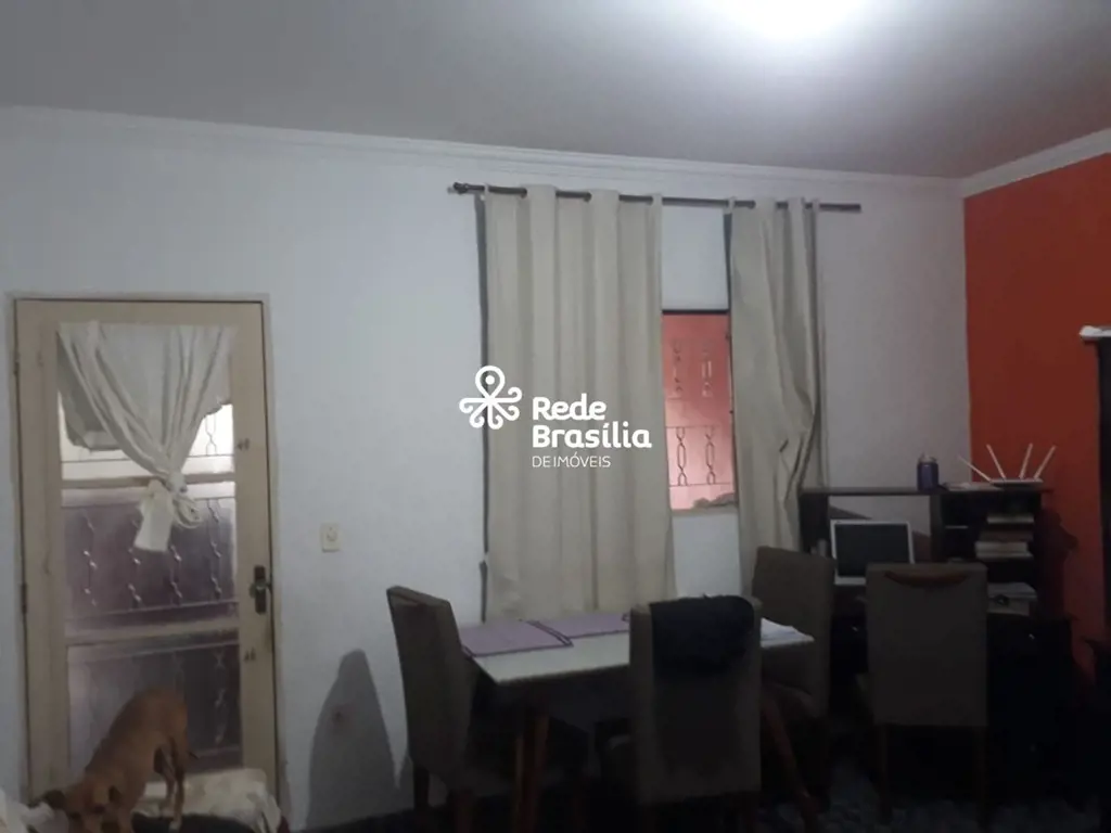 QR 210 Conjunto 8 | Casa Térrea com 3 Quartos e Quintal Amplo - Excelente Locali...