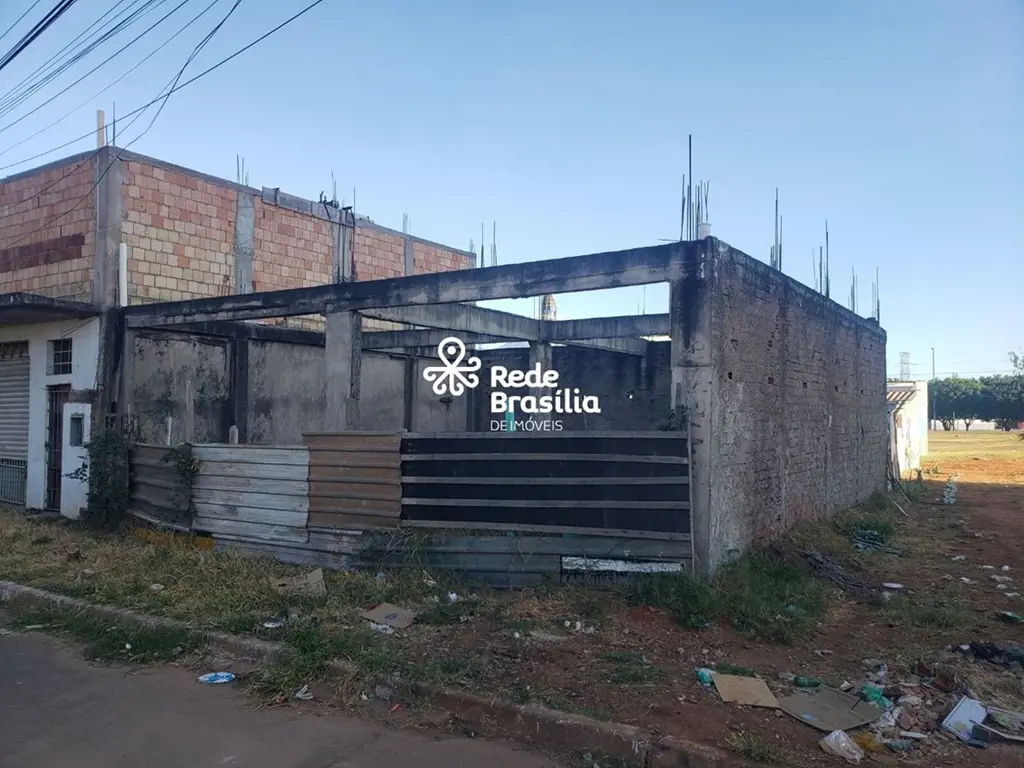 Qn 325 Conjunto B | Área à venda Estrutura iniciada para 3 pavimentos - Samambai...