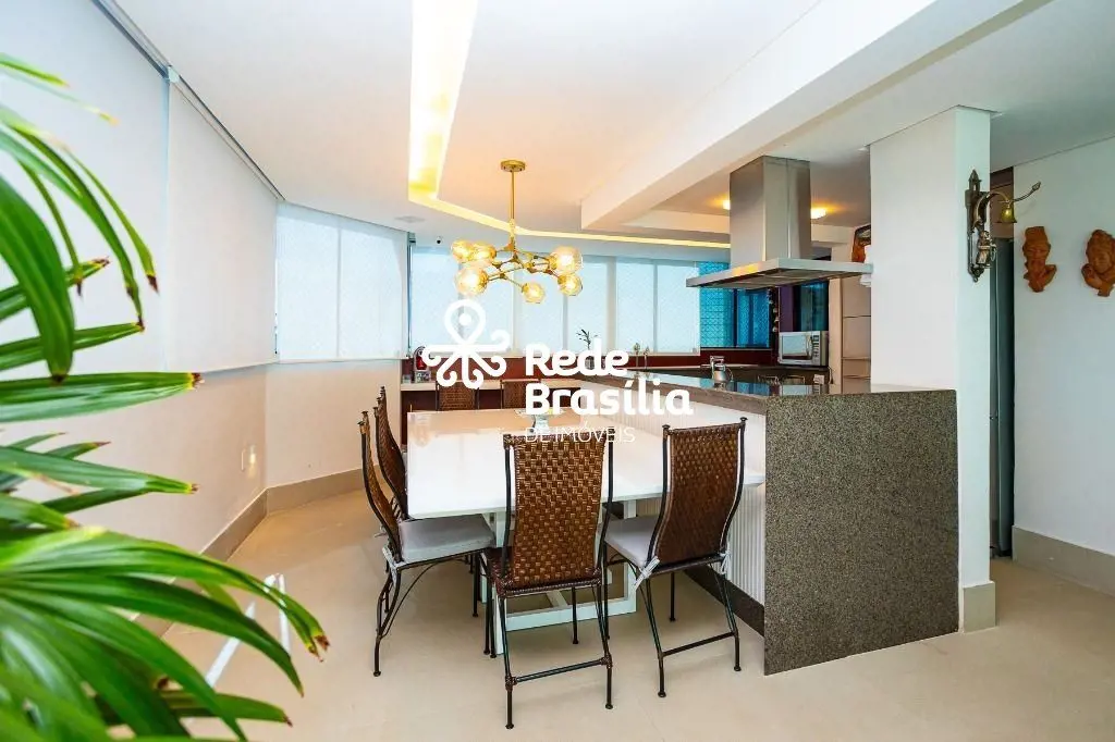 Edifício Santa Mônica - SudoesteEsta deslumbrante cobertura, onde o conforto e a...