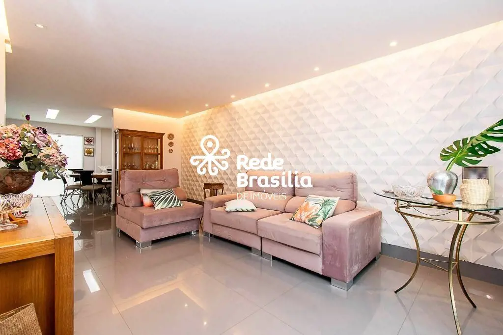 QS 5 - Areal Águas ClarasDescubra o conforto e o requinte em um sobrado de três ...