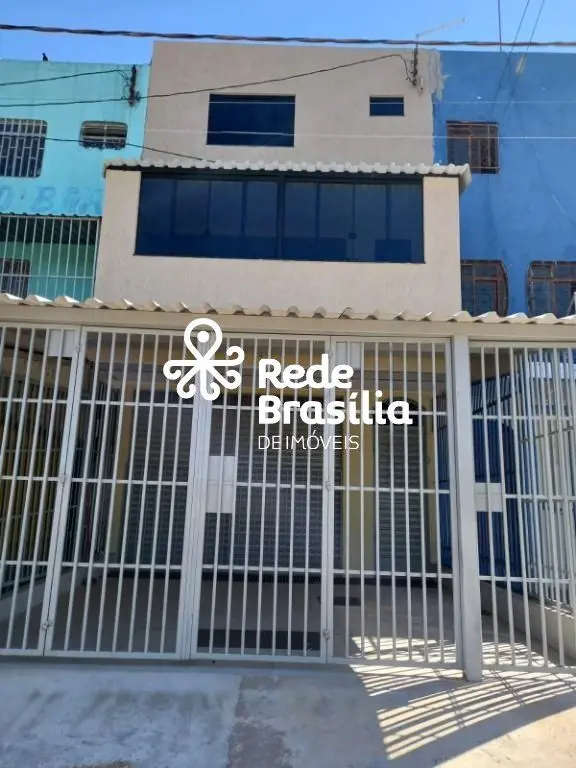 Prédio na Ceilândia Norte - Quadra EQNN 1/3Ótimo prédio para investimento, tanto...