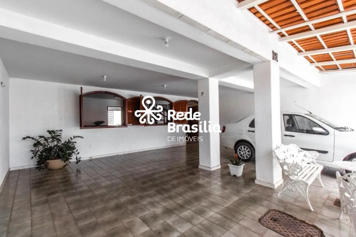 QR 3 Conjunto A - Candangolândia. Apresentamos a você esta excelente casa/sobrad...