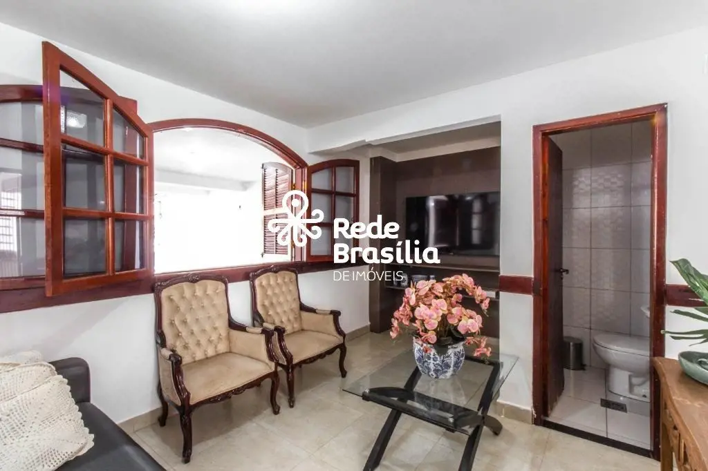 QR 3 Conjunto A - CandangolândiaApresentamos a você esta excelente casa/sobrado,...