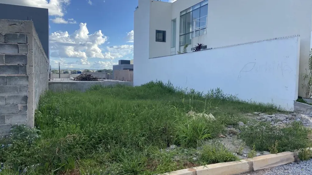 Lote na QE 56 para Venda no bairro Guará II Escriturado. Area total de 144,00 m2...