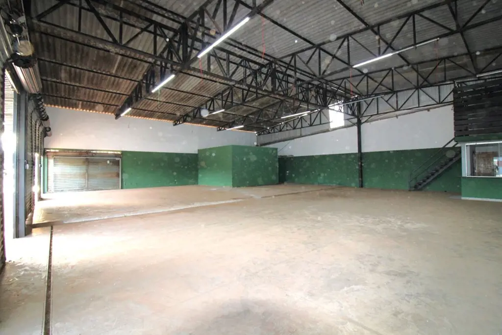 Imobiliária Brasília aluga excelente loja no Setor Norte de Planaltina Goiás. Lo...