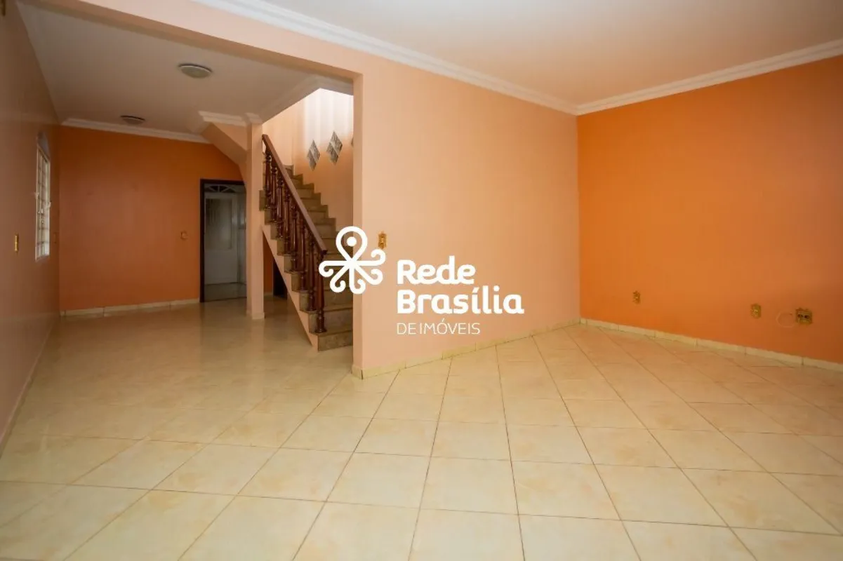 TH7783 - Qi 03 Guará, Casa 04 quartos, 200m². Agende sua visita! Imóvel composto...