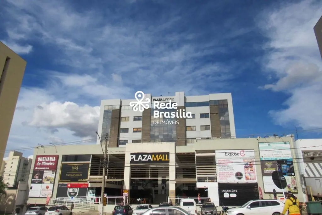 Sala comercial localizada no 3º andar, com orientação poente, vaga privativa de ...
