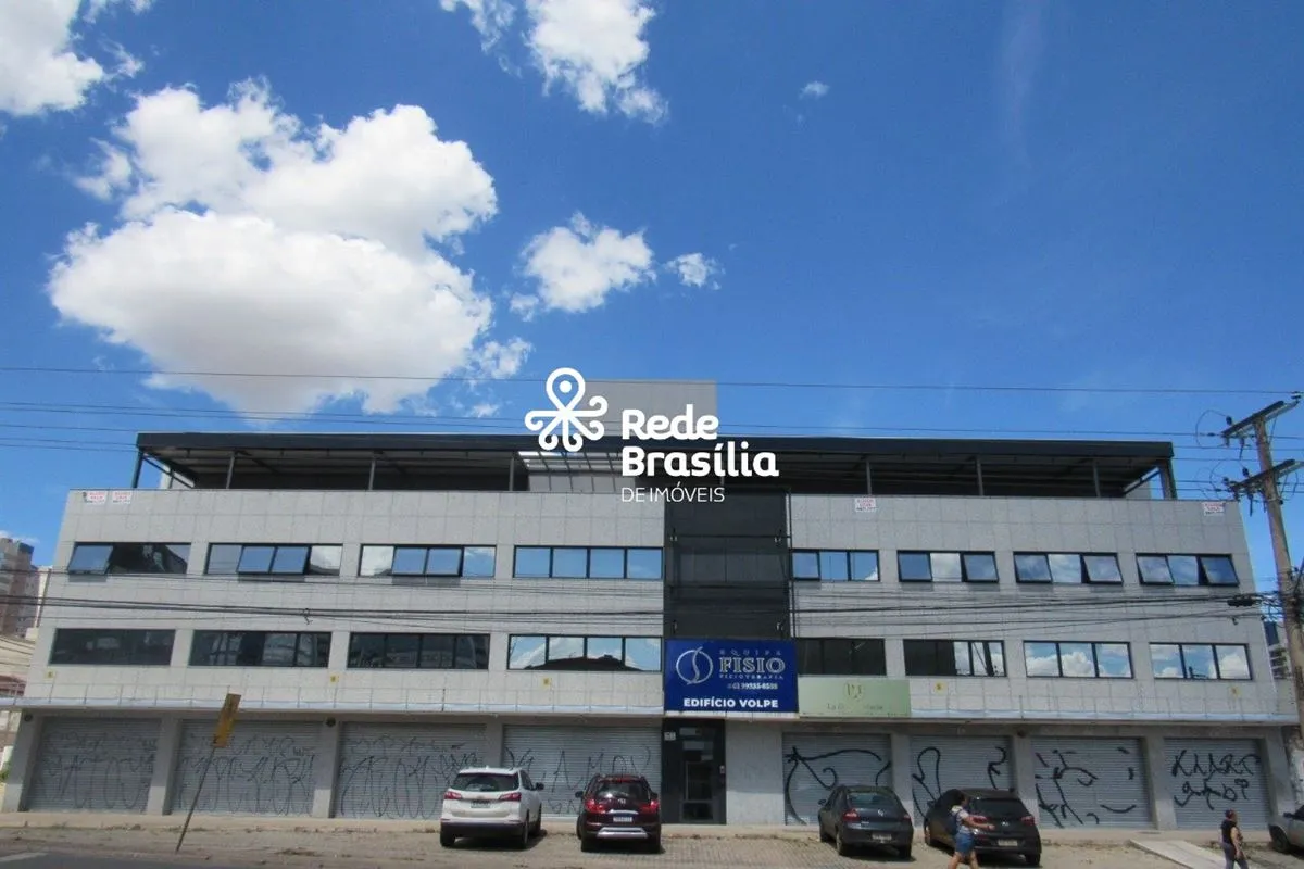 Sala comercial com 65,00m² com 01 banheiro. Prédio com elevador. Construção ogir...