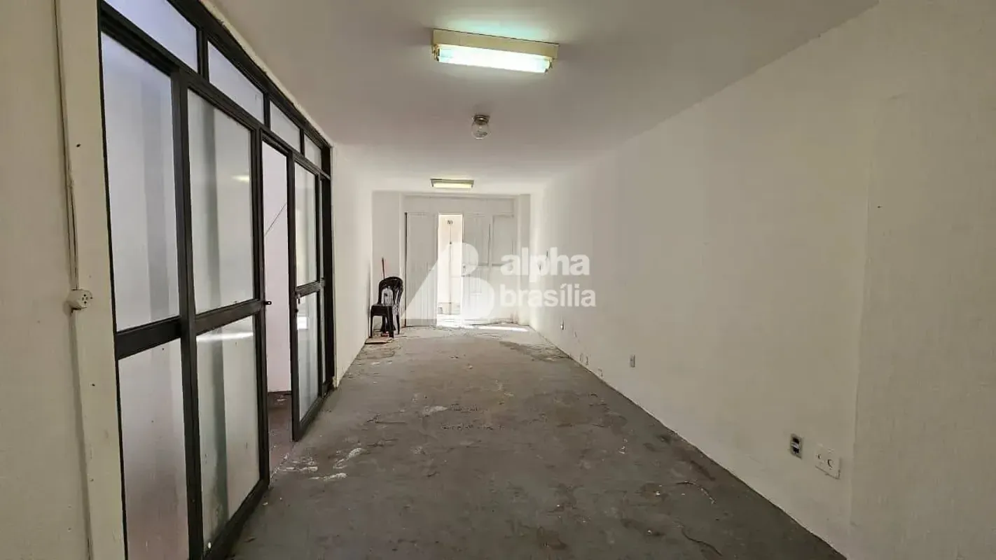 Loja subsolo com banheiro social.Prédio Comercial/Residencial próximo ao Carrefo...