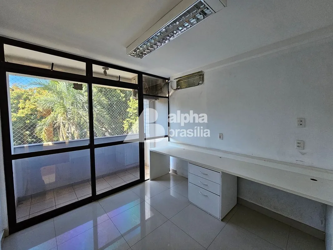 Sala com varanda, armários e ar condicionado.Banheiro social.R$: 800,00R$: 322,3...