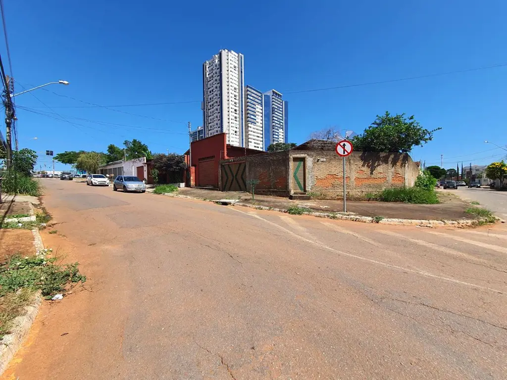 Excelente lote de esquina, a menos de 100m da Avenida F ( abaixo do Shooping Loz...