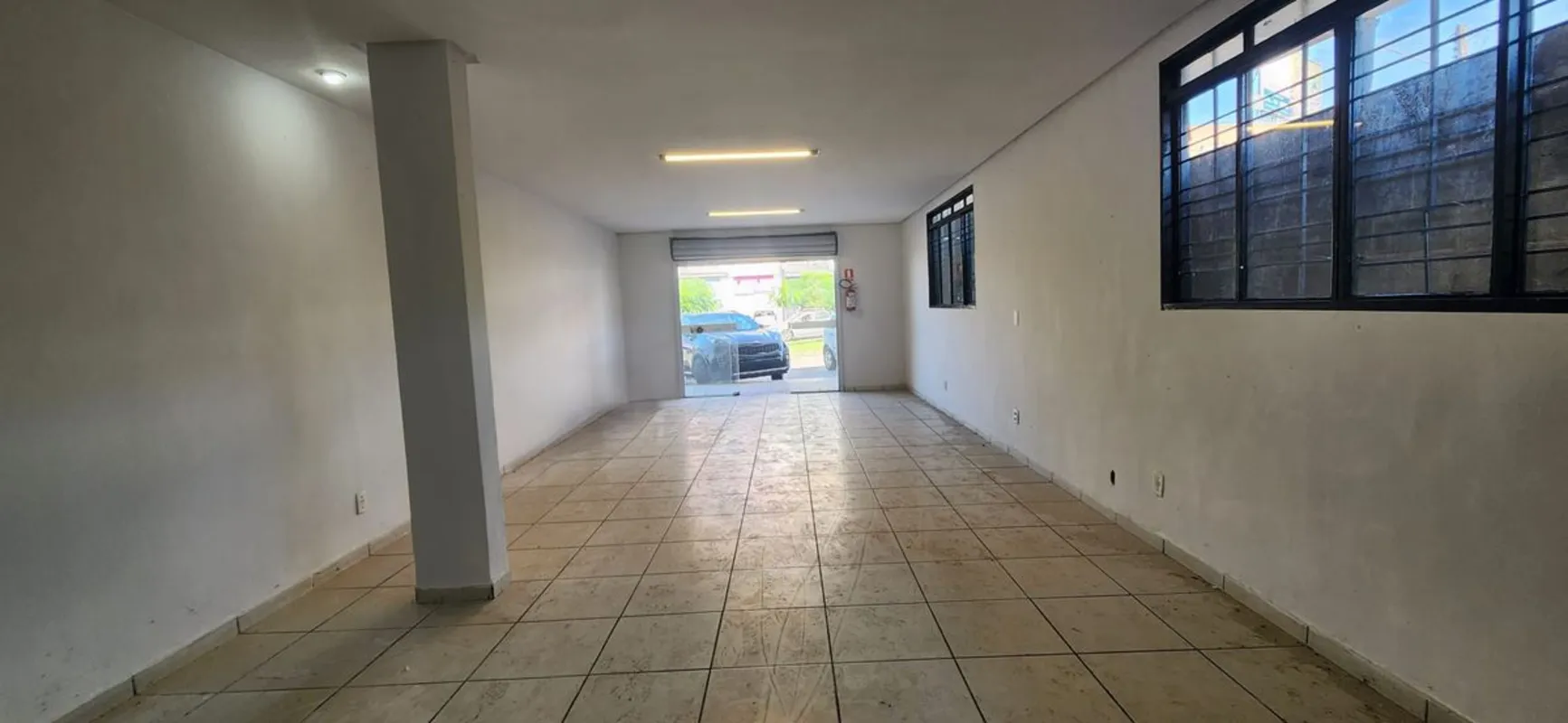 Sala comercial térrea na Avenida José Leandro da Cruz próximo ao Buriti Shooping...