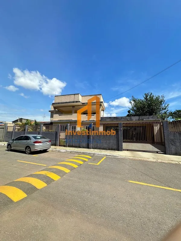 Excelente casa na Rua 04- Vicente Pires, condomínio com bastante área verde, chu...