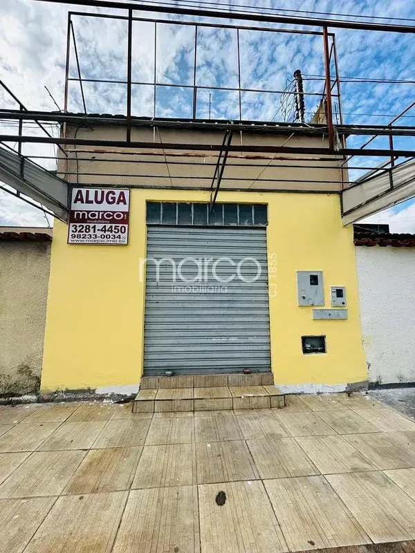 Loja comercial contendo: 24m², Copa e Banheiro social.Obs: Forro PVC e Piso em c...