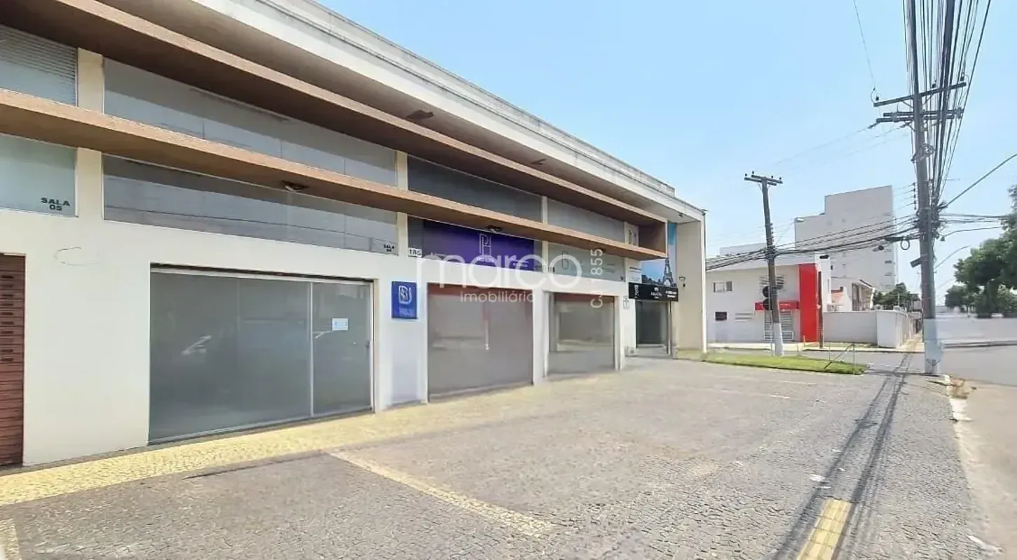 Loja com 32m², Banheiro, 01 porta de aço e estacionamento rotativo.Obs: Tem uma ...