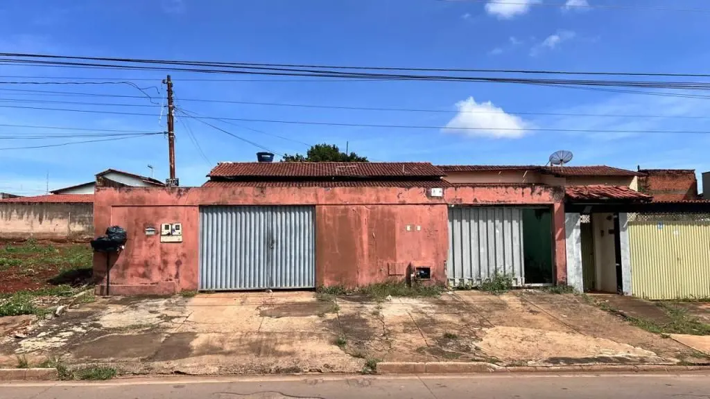 Oportunidade Única em Anápolis ? Imóvel com 2 Casas Individuais na Av. Pedro Lud...