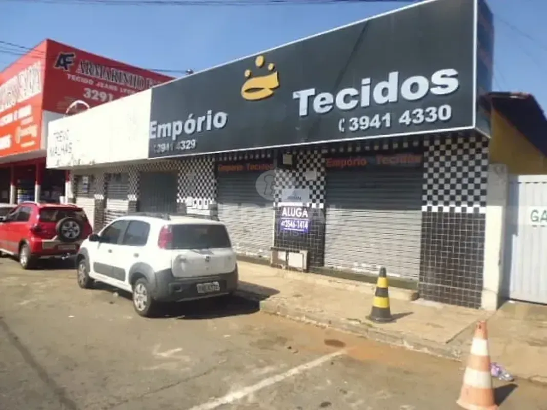 Excelente ponto comercial no Setor Campinas!Loja com banheiro social, barracão n...