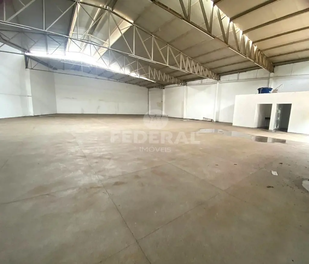 Galpão C/ 654,56M² C/ 03 portas de aço, Pé direito de 6M, Escritório, 02 banheir...