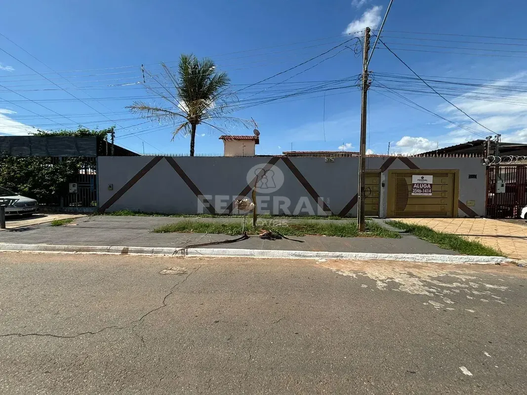 Ótima casa com 03 quartos com armários (sendo 01 suite), sala para 02 ambientes ...
