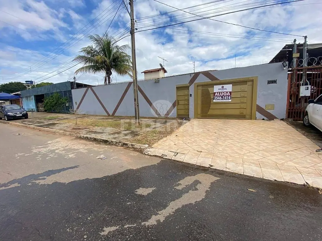 Ótima casa com 03 quartos com armários (sendo 01 suite), sala para 02 ambientes ...