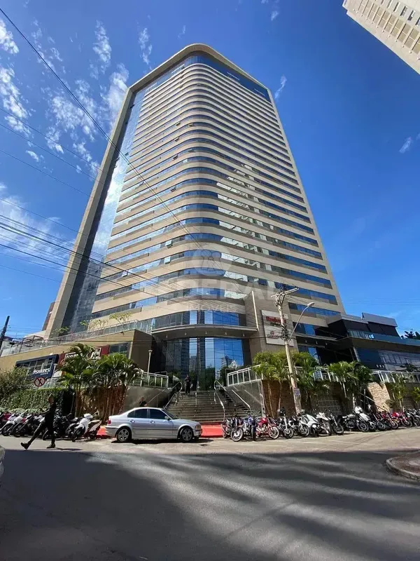 Ótima sala comercial duplex onde o elevador atende aos dois pisos, sendo 03 sala...