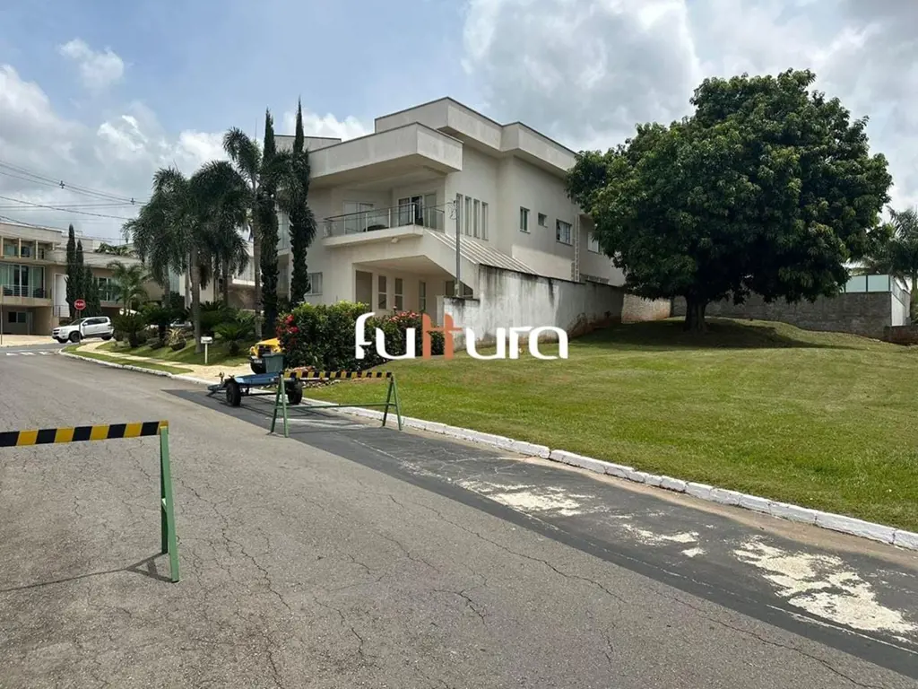 EXECELENTE LOTE COM 557,24 M²Bem localizado dentro do Condomínio medindo 17.718 ...