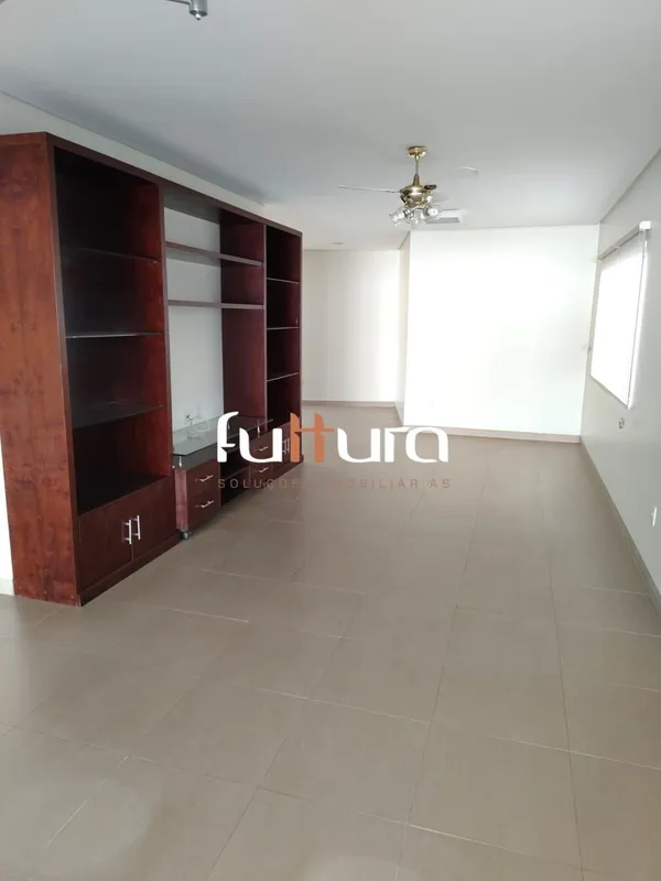 Piso Térreo Sala 3 ambientes com painel de tv, lavabo, escritório com ármario.1 ...