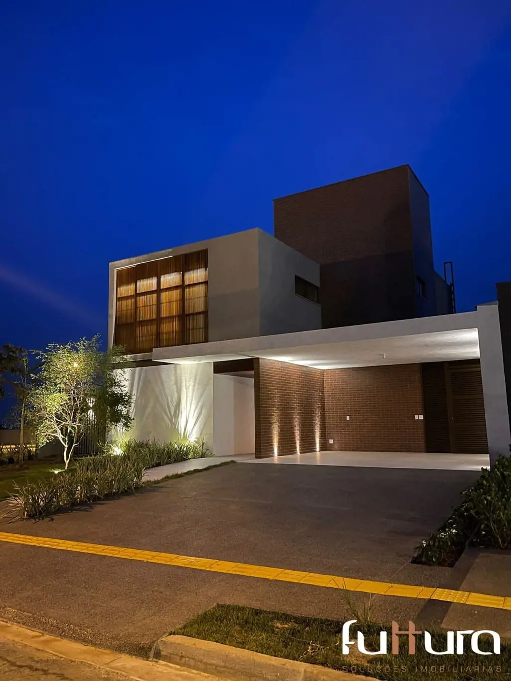 Sobrado Novo, Nunca Habitado.Piso Térreo: Sala para 03 ambientes com pé direito ...