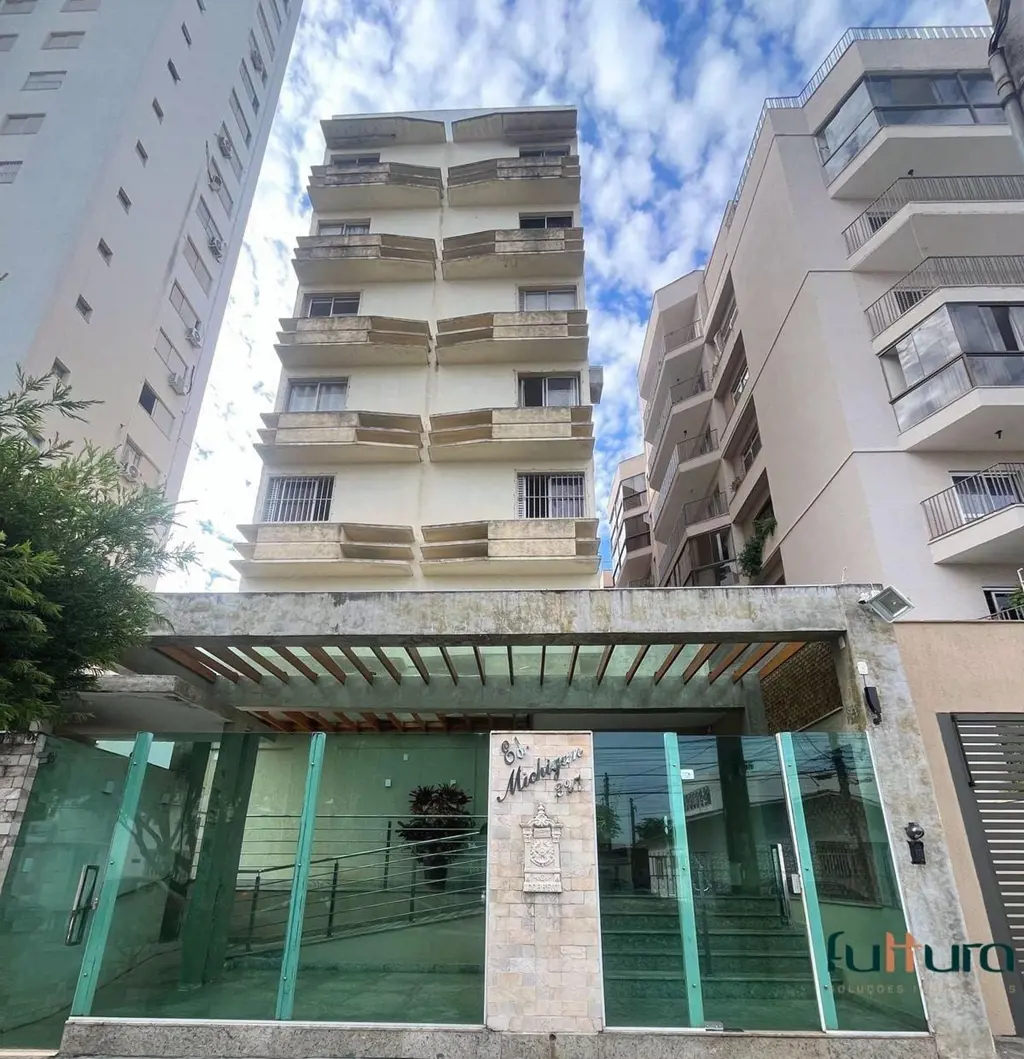 Apartamento amplo no Edifício Michigan. São 03 quartos com armários, sendo 01 su...