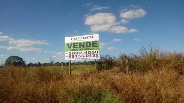 Área de 30.000m² sem construção.Frente para a GO-020 com 150m de frente.Excelent...