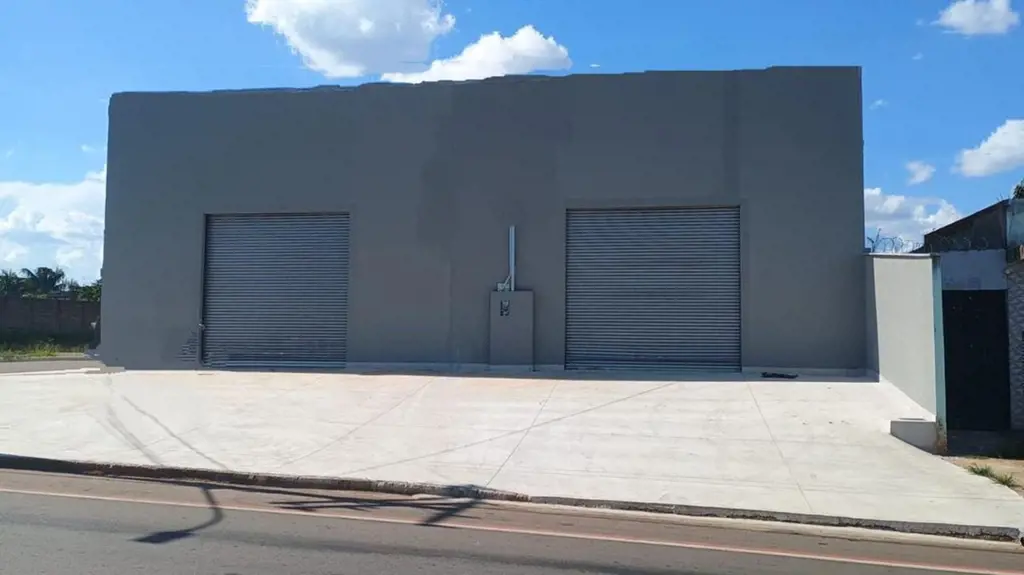Galpão comercial com 125m² com 02 banheiros e pia para copa. 17/05/25