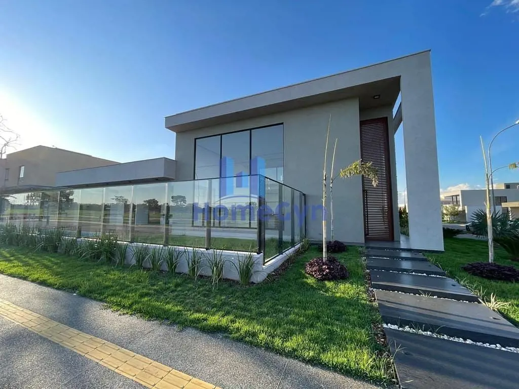 Sobrado de esquina a venda no Portal do Sol Green com 290 metros quadrados e 3 s...