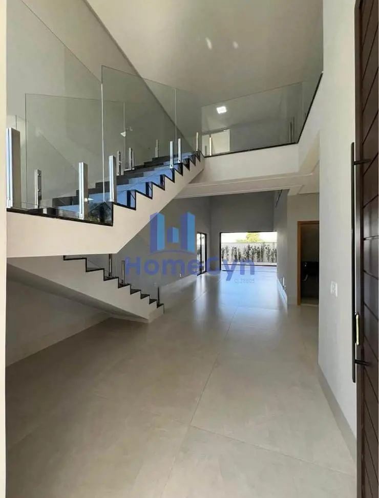 Casa com 4 suítes plenas no Condominio Portal do Sol Green Goiânia GO.- 4 Suítes...