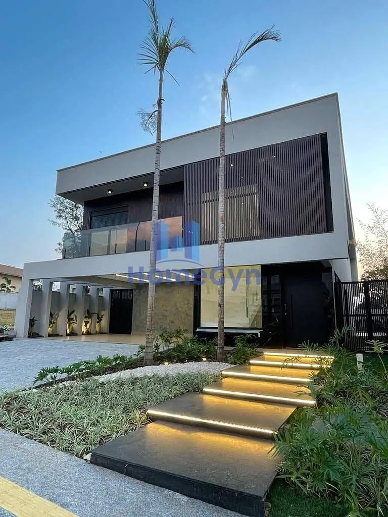 Sobrado 5 suítes e piscina aquecida no Condomínio Portal Green em Goiânia GO.- 5...