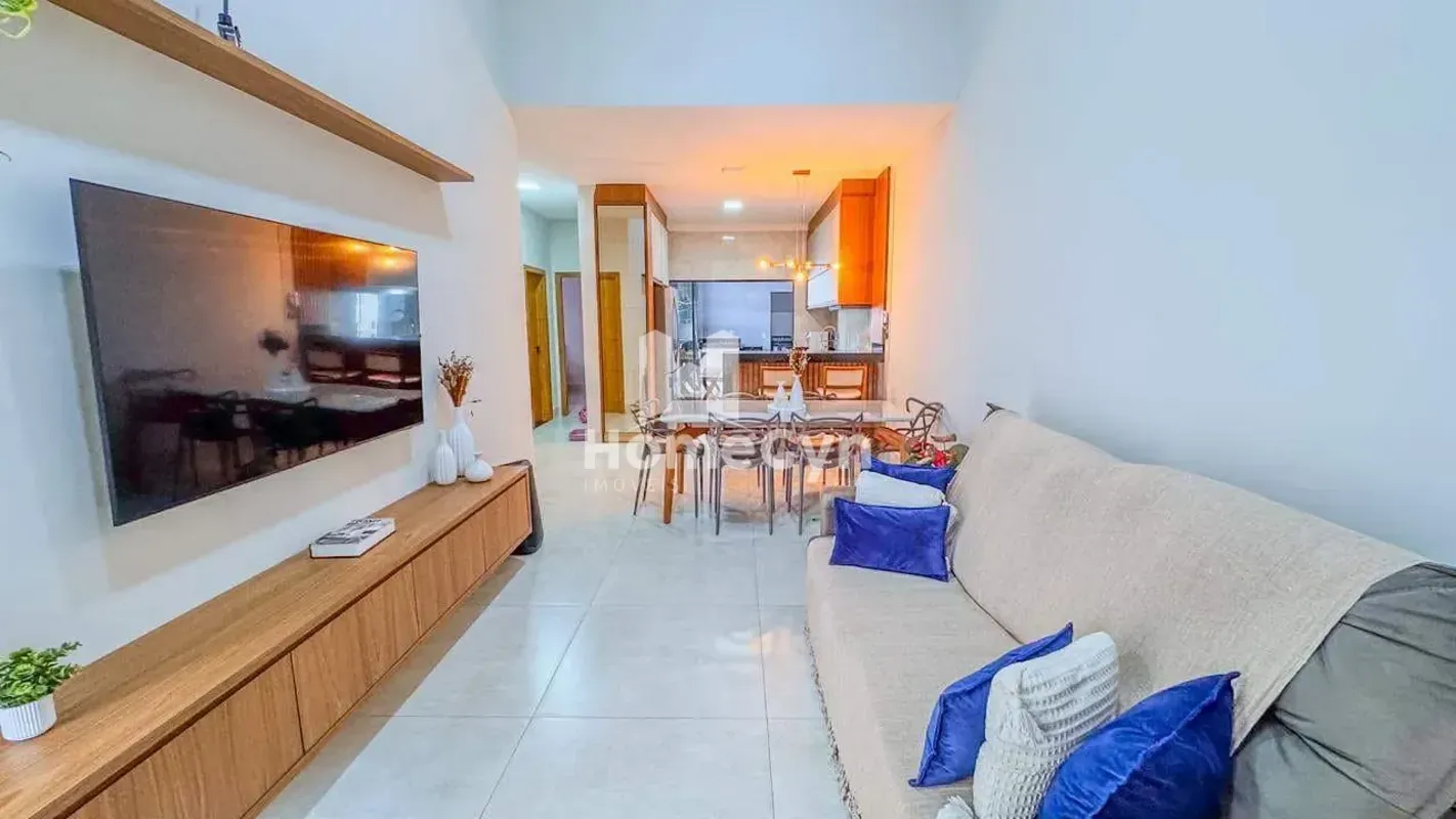 Apresentamos essa casa situada no Setor Araguaia, em Aparecida de Goiânia, uma e...