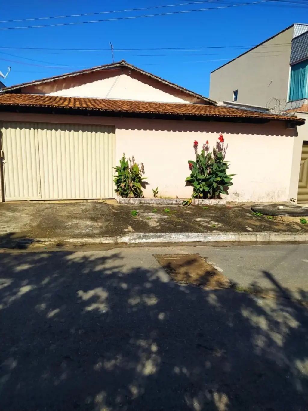 Casa á venda com 210,00m², localizada no bairro Res. Ana Clara, 03 quartos e com...