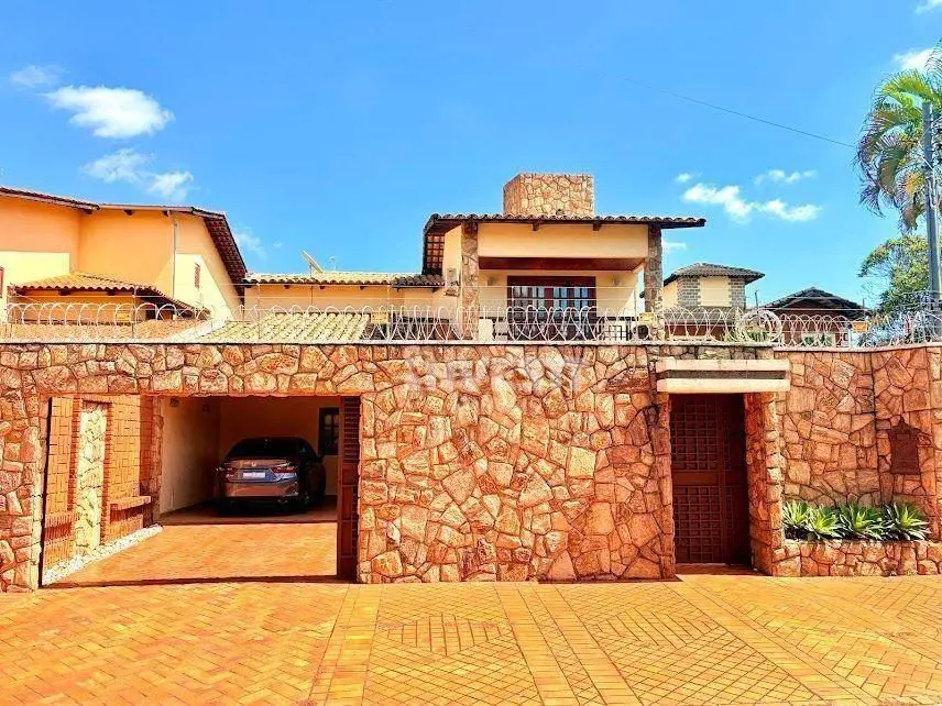 LOCALIZAÇÃO:Em localização próximo a Faculdades, colégios. Rodeado a um a rede a...