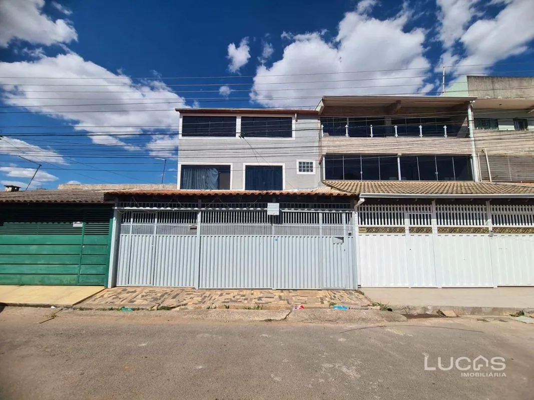 CASA SUPERIOR - SAMAMBAIA SULEssa é a oportunidade ideal para quem busca pratici...