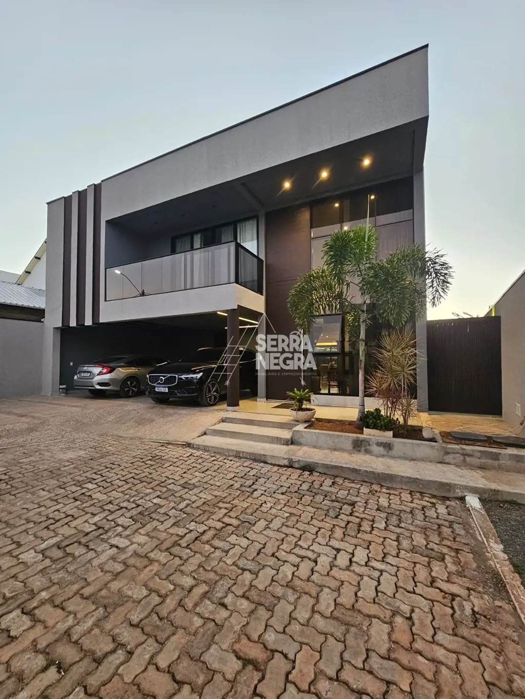 Sofisticada Casa Tipo Sobrado, em condomínio de alto padrão somente com casas mo...