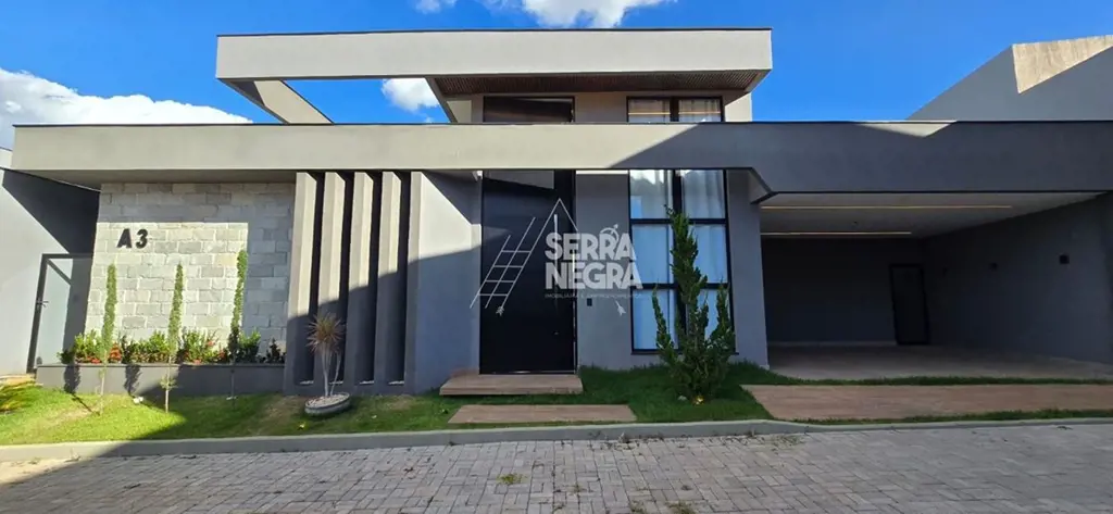 Casa de alto padrao de 03 quartos em arniqueira-DFDescrição:-Área total: 345M² -...