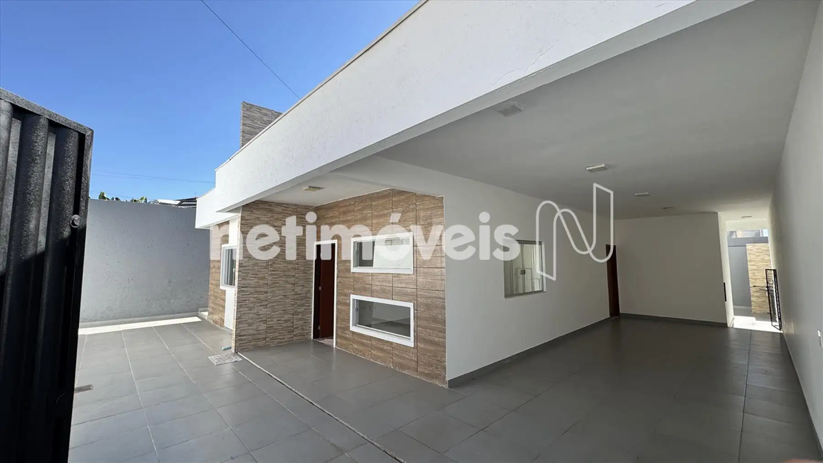 Oportunidade em Arniqueiras: Casa Moderna Fora de Condomínio com 3 Quartos, 2 Su...