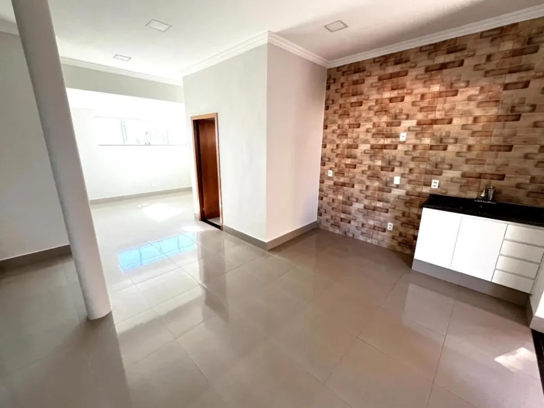 Sobrado Comercial / Residencial - 03 quartos sendo 01 suíte com guarda roupa, so...