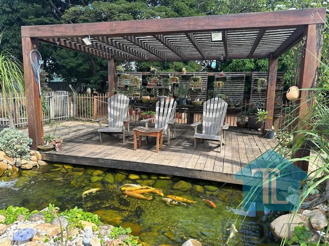 DOIS PAVIMENTOS COM 6 QUARTOS SENDO 2 SUITES, 2 COZINHAS, SALA JANTAR, 2 SALAS D...