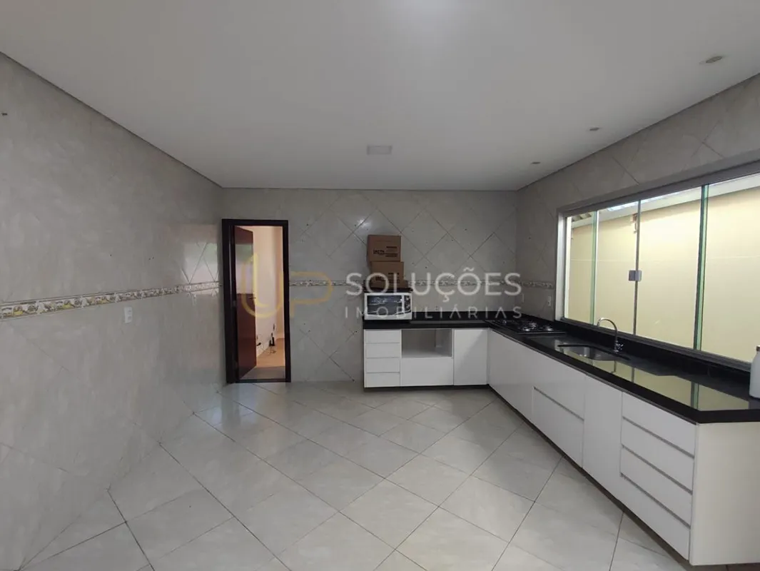 3 Quartos | Suíte | 2 Vagas | Armários | Terreno: 160m² Construção: 140m² |R$465...