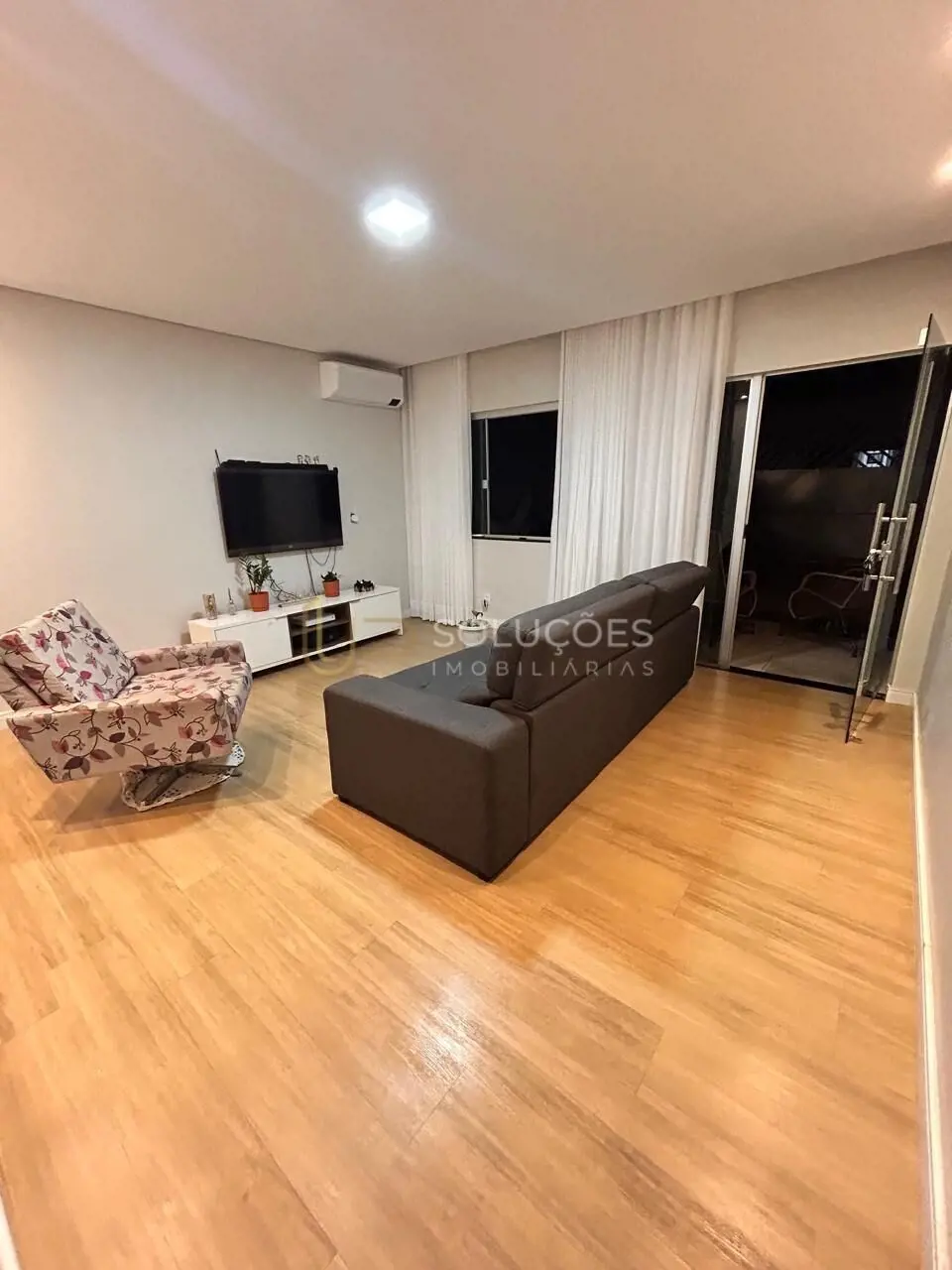 3 Quartos | Suíte | 2 Vagas | Armários | Terreno: 160m² Construção: 140m² |R$465...