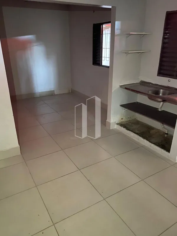 Ótimo barracão no Parque Amazônia, Goiânia-GO. Composto por 1 quarto, sala, cozi...