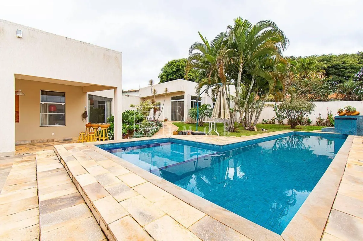 CASA TÉRREA 570m² ILUMINADA E AREJADA + EDÍCULA 70m² PISCINA CHURRASQUEIRACasa:-...